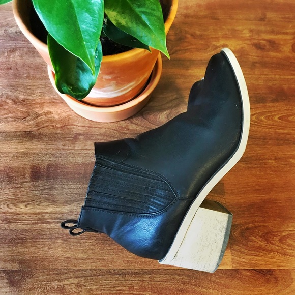 American Eagle Outfitters Shoes - AE✨Chelsea Boots✨